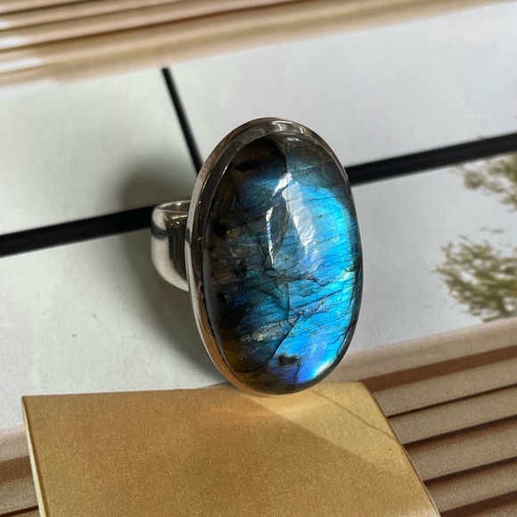 Statement Ring - Natural Labradorite -925 Sterling silver sizes  (US 7.5,8,8.5) - Picture 9 of 13
